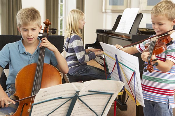 Conheça os benefícios de estudar música para o desenvolvimento infantil
