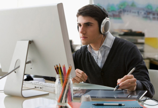 3 verdades sobre ouvir música no trabalho
