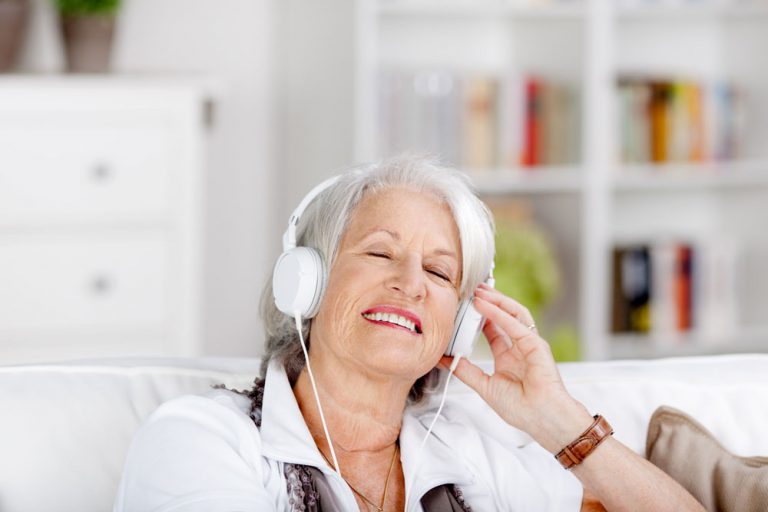 Ouvir música antes de uma anestesia pode deixá-lo mais calmo