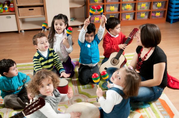 Música ajuda crianças no desenvolvimento da linguagem