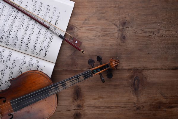 Escutar música clássica tem algum benefício real?